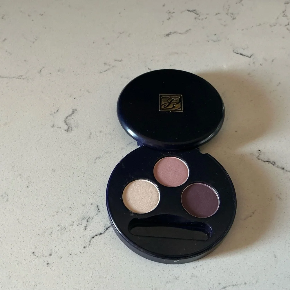 Estée Lauder two in one eyeshadow  Eggshell-01,Tearose-02,Egplant-13 Discontinue